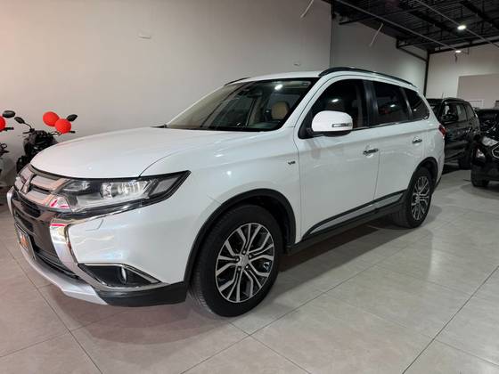 MITSUBISHI OUTLANDER 3.0 GT 4X4 V6 24V GASOLINA 4P AUTOMÁTICO
